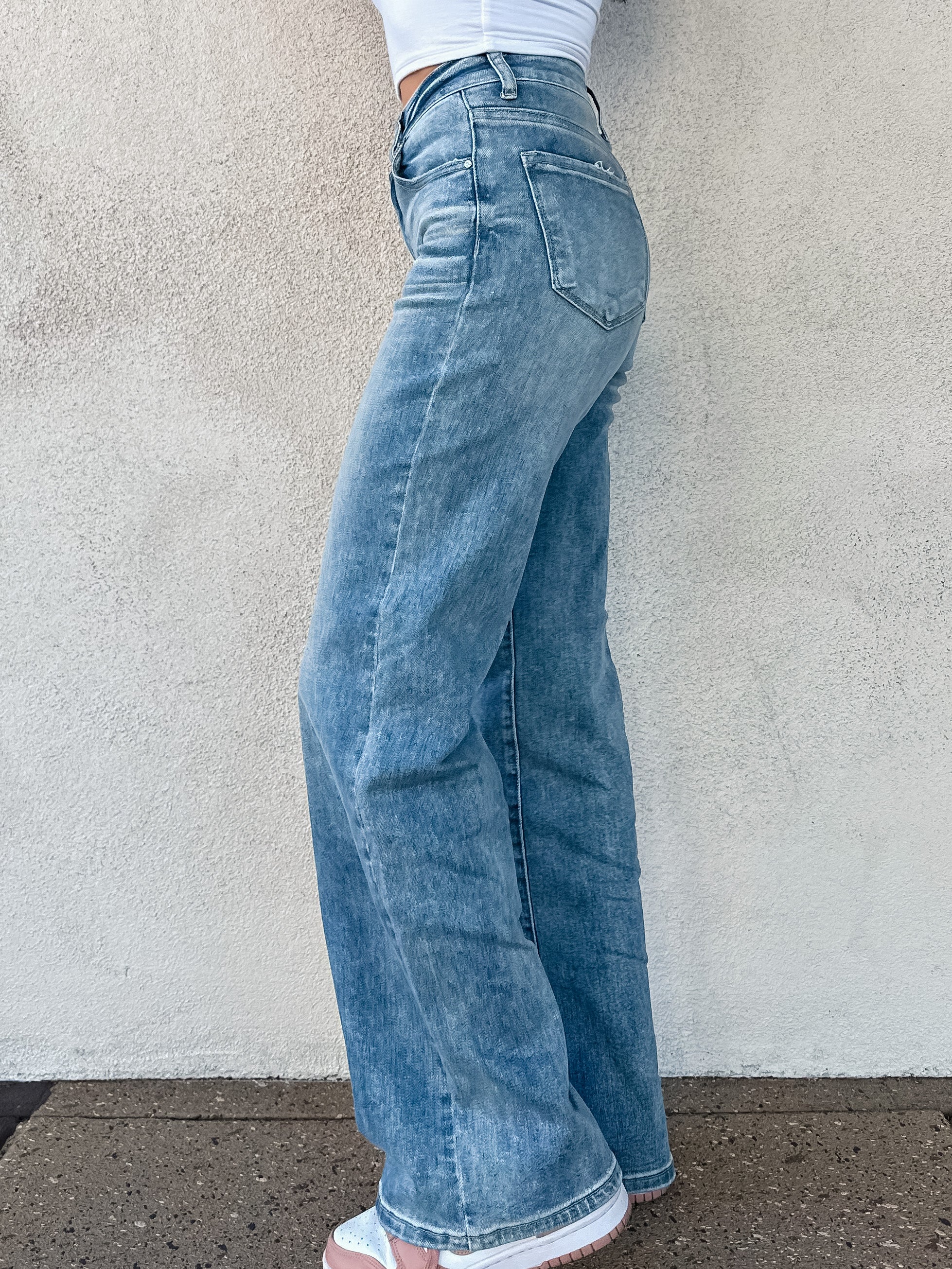 Womens Risen wide leg stretchy jeans