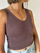 Soft and comfortable seamless v-neck ribbed tank top 